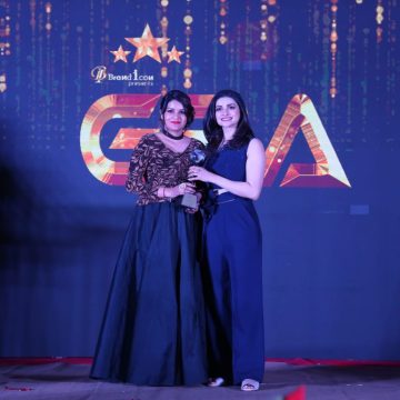 Actress Madhuri Dixit and Malaika Arora also gave Best Academy Award to Monika Art Nail Studio