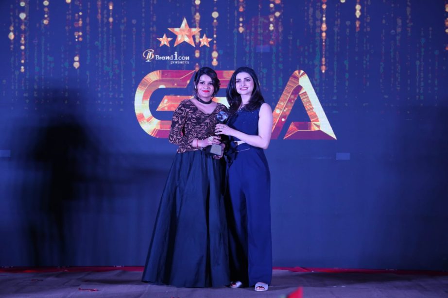 Actress Madhuri Dixit and Malaika Arora also gave Best Academy Award to Monika Art Nail Studio
