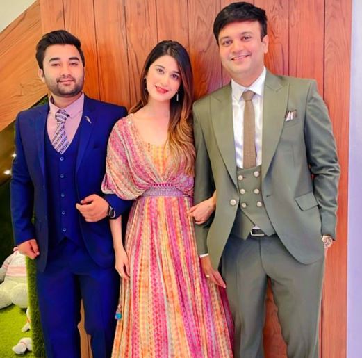 Prachi Bansal with her brothers