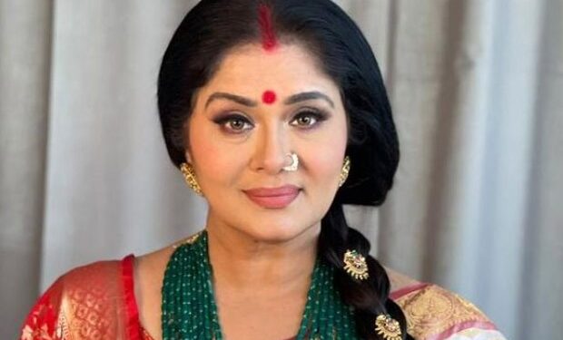 Sudha Chandran Overwhelmed by Devotion at Mata Ki Chowki in Viral Video