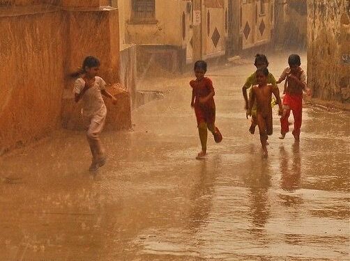 What Changes in Indian Cities When Everyone Is Waiting for Something