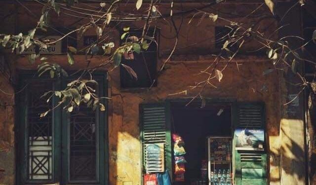 Borrowed Manners: How Travelling Changes the Way We Behave in Public