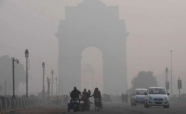 India’s capital struck with dense fog; Delhi cancels 17 flights