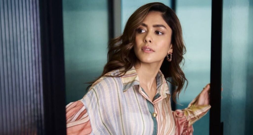 Mrunal Thakur bridges the gap between Bollywood, South cinema - Asiapedia