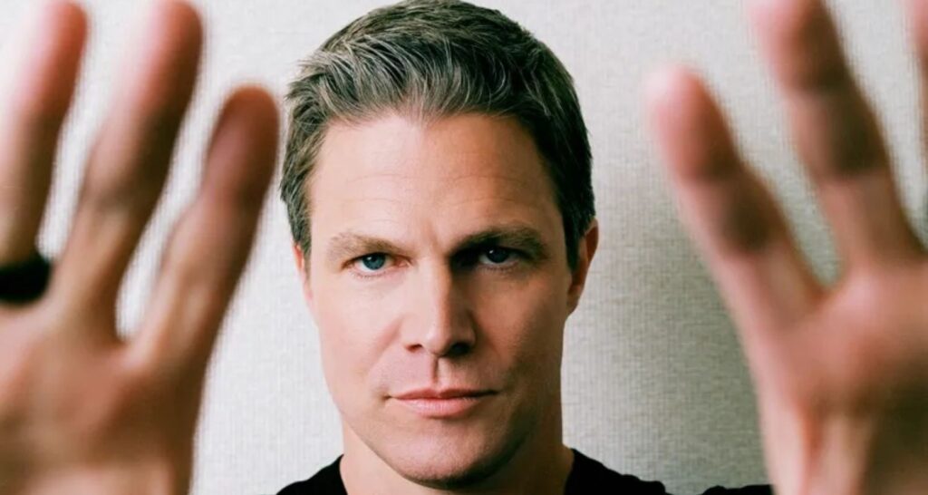 Stephen Amell joins ‘Baywatch’ reboot - Asiapedia