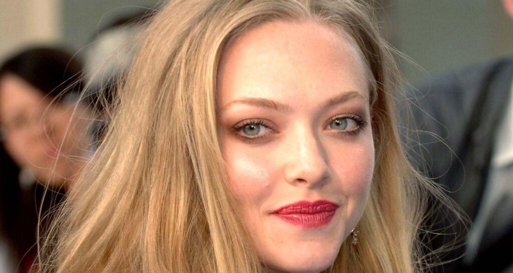 Amanda Seyfried to voice Cinderella – Asiapedia Amanda Seyfried to voice Cinderella - Asiapedia