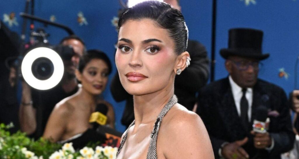 Kylie Jenner sued by former housekeeper - Asiapedia