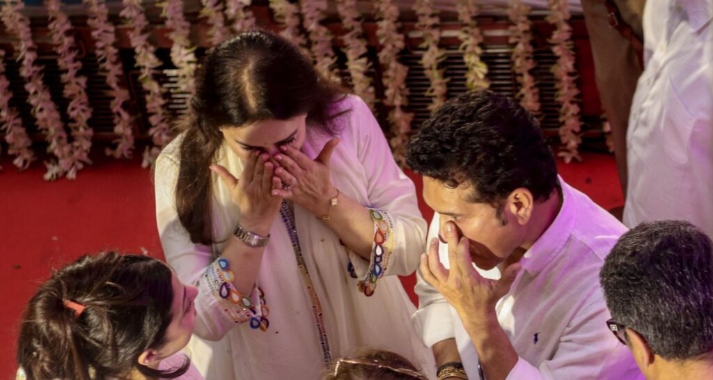 Sachin Tendulkar, Tabu and extra pay homage to Asha Bhosle – Asiapedia Sachin Tendulkar, Tabu and more pay homage to Asha Bhosle - Asiapedia