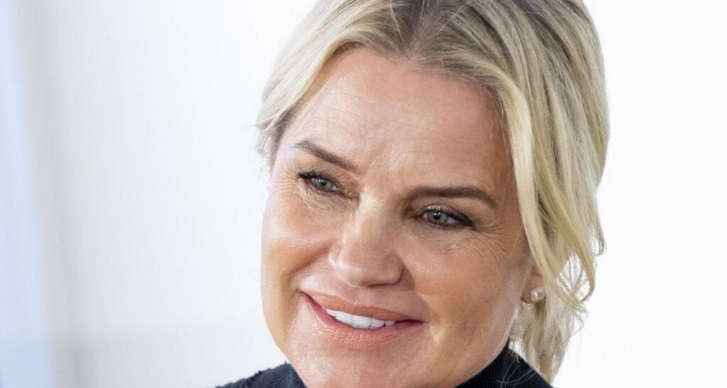 Yolanda Hadid is engaged to real estate developer - Asiapedia