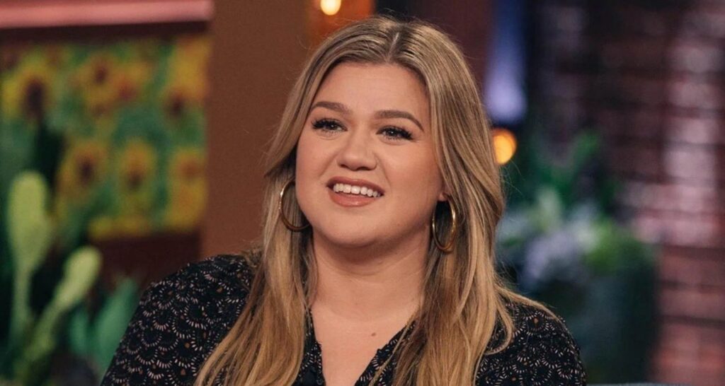 Kelly Clarkson is ‘so glad’ to be single - Asiapedia