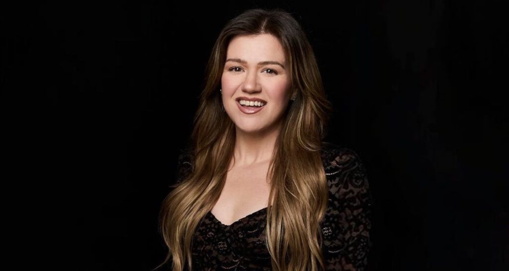 Kelly Clarkson jokes about getting ‘fired’ as communicate display ends – Asiapedia Kelly Clarkson jokes about getting ‘fired’ as talk show ends - Asiapedia