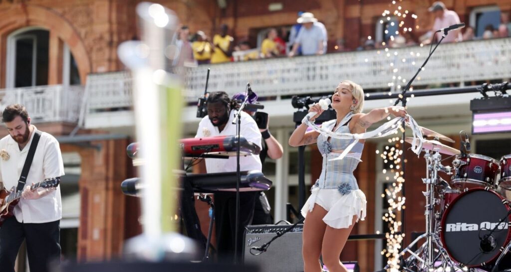 Rita Ora steals the display at Ladies’s T20 International Cup ultimate – Asiapedia Rita Ora steals the show at Women's T20 World Cup final - Asiapedia