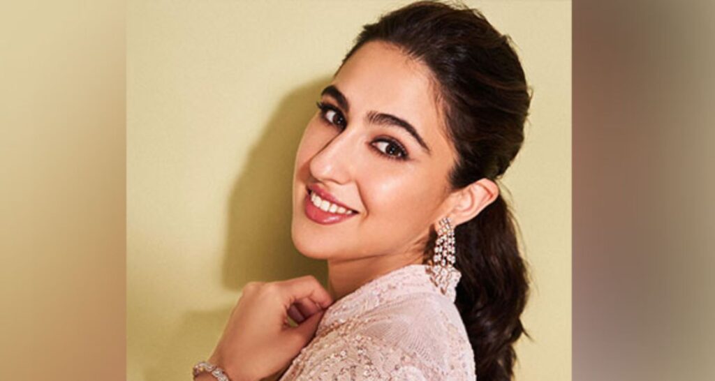 Sara Ali Khan offers prayers at Gurdwara Bangla Sahib in Delhi - Asiapedia