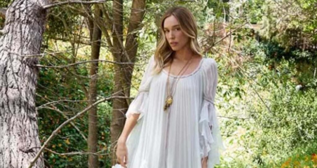 Alex Cooper claps again at being pregnant troll – Asiapedia Alex Cooper claps back at pregnancy troll - Asiapedia
